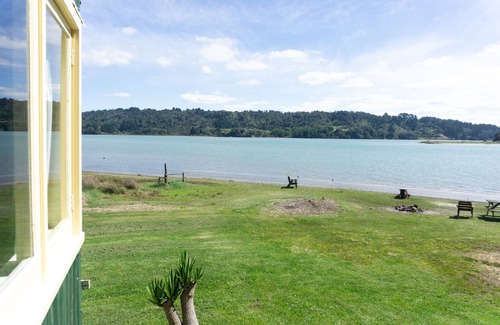 Waiotahi House | OHIWAHEAVEN True traditional Kiwi Bach Secluded!!