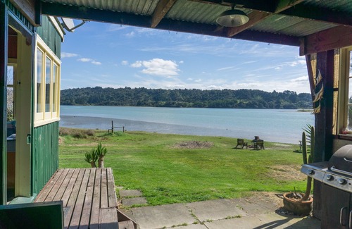 Waiotahi House | OHIWAHEAVEN True traditional Kiwi Bach Secluded!!