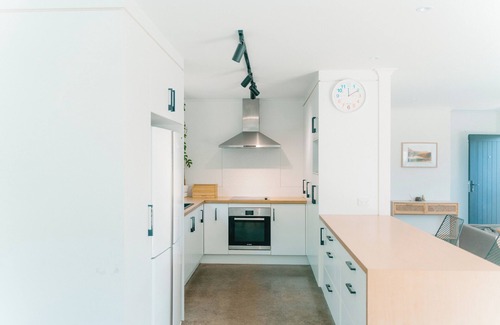 Ohope House | Ohope beach tropical getaway with spa