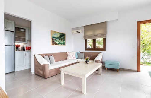 Stafylos House | Oikia Guesthouse
