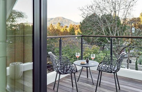 Calistoga Hotel | Okaeri