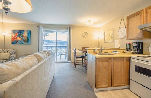 Central Okanagan Condo | Okanagan lake Waterfront 1 Bdrm Condo