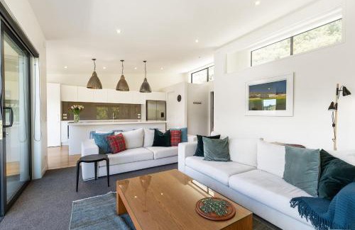 Queenstown House | Okataina - Means Place of Laughter, Luxury Retreat