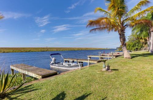 Okeechobee House | Okeechobee Cabin with Patio and Community Pool!