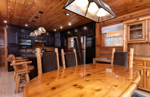 Cavendish Cabin | Okemo Oasis - Cabin: Hot Tub, Fire Pit, Pool Table, Shuffleboard Table, Sledding