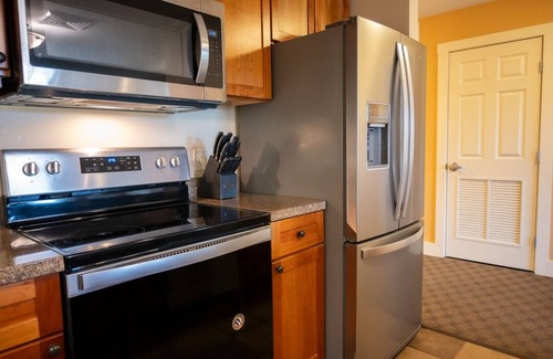Ludlow Condo | Okemo's Jackson Gore-1 Bedroom Condo/Direct Ski Access. Walk to Pool & hot tubs