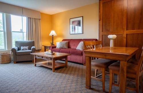 Ludlow Condo | Okemo's Jackson Gore-1 Bedroom Condo/Direct Ski Access. Walk to Pool & hot tubs