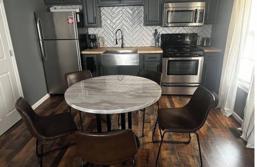 Hermann House | Oktober Haus 3BDRM in Downtown Hermannnn