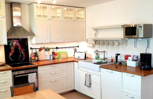 Munchen District Apartment | Oktoberfest & CityCenter, ICM Full 2-BathRm 15 min 2-BedRm 2-BathRm, by ICM Exhibition Center, direct Metro-SBahn or drive 15 min to City Center, free Parking, Balcony