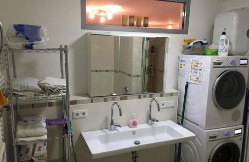 Munchen District Apartment | Oktoberfest & CityCenter, ICM Full 2-BathRm 15 min 2-BedRm 2-BathRm, by ICM Exhibition Center, direct Metro-SBahn or drive 15 min to City Center, free Parking, Balcony