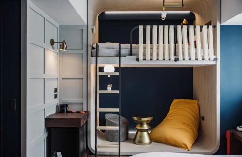 Central District Hotel | OLAH Poshtel - Taichung Station