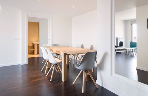 Sant Adria de Besos Apartment | Olala harbor forum 4. 1