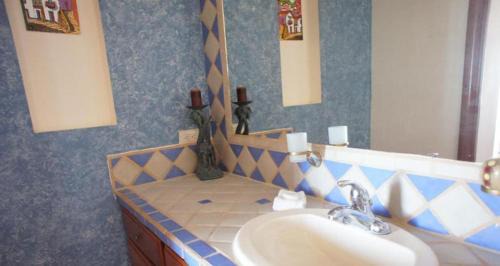 Almont House | Olas Altas