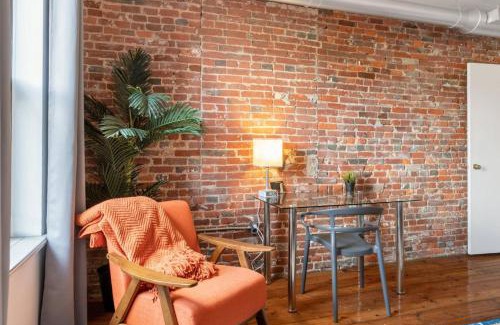Almont Apartment | Old City Apartment with WiFi and Walkable to sites