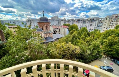 Bucharest City-Centre Apartment | Old City Center River View-4BR-Parliament-Metro-Park