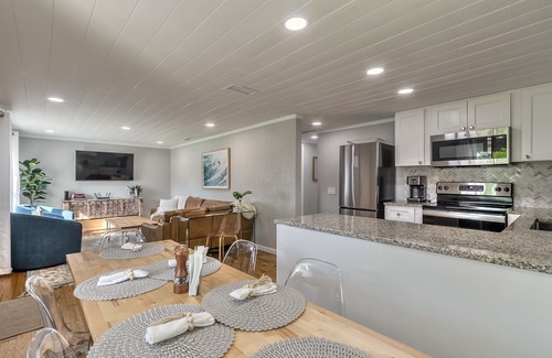 Harbor Oaks House | Old Florida Bungalow on Salt Water Canal, Kayak, Paddle Board & Fish