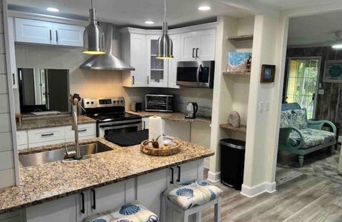 Interchange Square House | Old Florida Bungalow