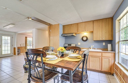 Homosassa House | Old Florida Charm: Homosassa Home w/Lanai!