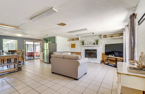 Homosassa House | Old Florida Charm: Homosassa Home w/Lanai!