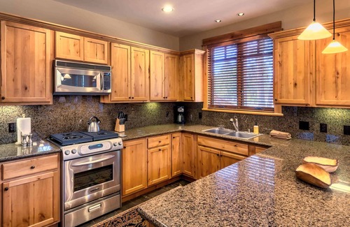 Truckee House | Old Greenwood Townhome 2B - Free Ski Shuttle