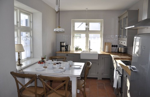 Glowe House | Old Katen Glowe - Stürmann's Half 1 bedroom: FHH in the Thatched Cottage, romantic details