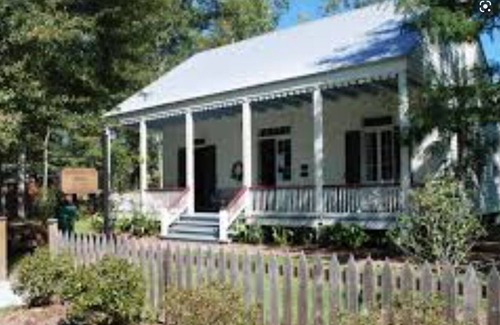 Mandeville Cottage | Old Mandeville Key West Style Cottage