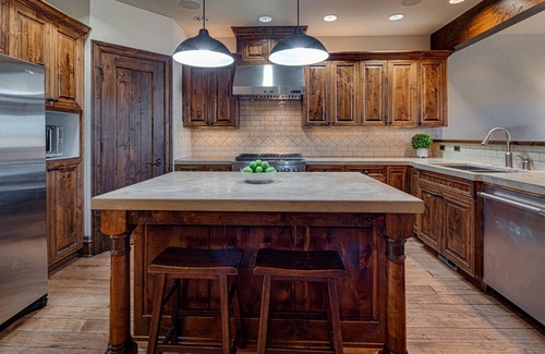 Southern Crossing House | Old Mill Townhome Steps from River and Trails, Shops, Restaurants, Fireplace, A/C, Dog Friendly.