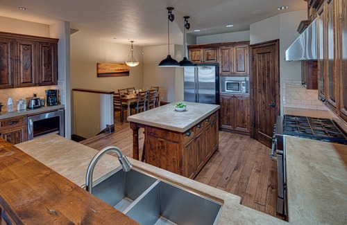 Southern Crossing House | Old Mill Townhome Steps from River and Trails, Shops, Restaurants, Fireplace, A/C, Dog Friendly.