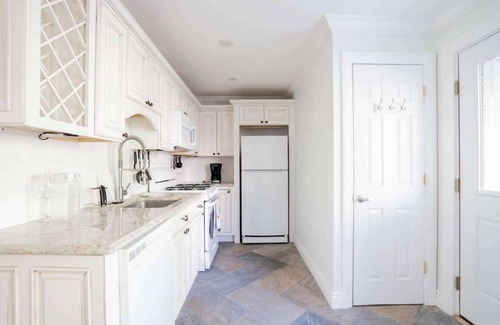 Licking Riverside Apartment | Old Money Historic Retreat - Walk to Stadiums and Downtown.