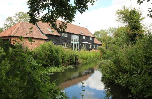 Stowmarket House | Old Oak Barn - Beautiful barn conversion with wonderful Jacuzzi hot tub