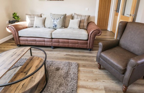 Ravenscar House | OLD PEAK, pet friendly, with hot tub in Cloughton