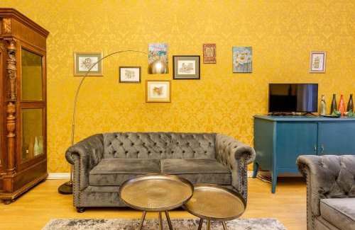 Sololaki Apartment | Old Piano Apartment