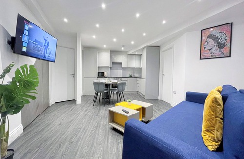 Hoxton House | Old St 1-Bed flat w/Patio near Hoxton, Shoreditch
