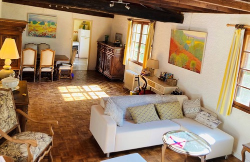 Merindol House | Old stone family home