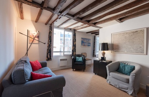 Jardin des plantes Apartment | Old Stones, Wooden Beams, View on Ancient Paris Lutecia, Latin Quarter