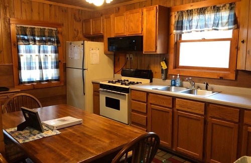 Arbor Vitae House | Old Stoney's Walleye- Pet Friendly
