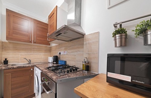 St Luke's Apartment | Old Street Apartment by MoreThanStays | Sleeps 6