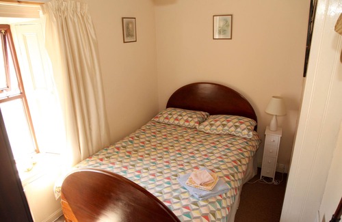 Doon Other | Old Style Traditional Irish Farmhouse with mod - cons, also Wifi included free.