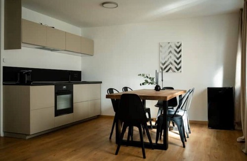 Dusseldorf Old Town Apartment | Old town apartment with 2 bathrooms