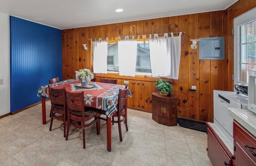 Cottonwood House | Old Town Cottonwood Cowboy Cottage - 5 min walk to Main Street + Dog-Friendly