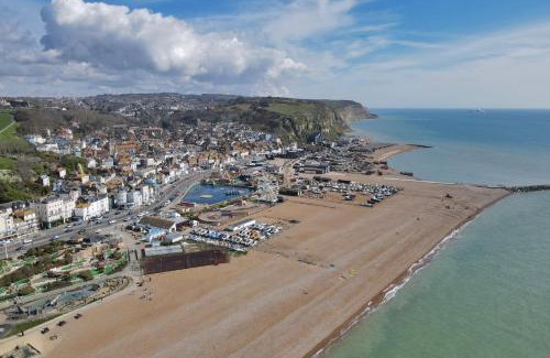 Old Town Hastings Apartment | Old town flat with sea view