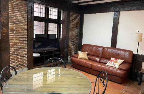 Bilbao Old Town Apartment | Old Town Palace (Casco Viejo Bilbao) EBI01877