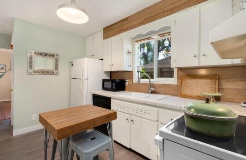 Fort Collins House | Old Town Retreat w Vintage Flair Near CSU, Bikes!