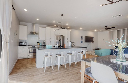 Downtown Albuquerque House | Old Town Townhomes with Rooftop Deck and Mountain Views!