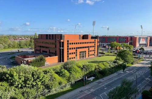 Old Trafford Apartment | Old Trafford Penthouse Duplex - Steps from MUFC