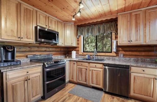 Pine Cabin | Old Tree Cabin in Pine