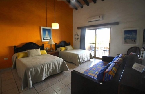 South Hotel Zone Hotel | Old Vallarta Studio with Tennis Court and Garden
