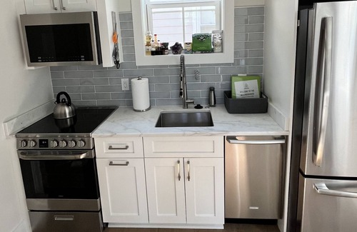 Old Village Cottage | Old Village Mount Pleasant 1-bedroom cottage