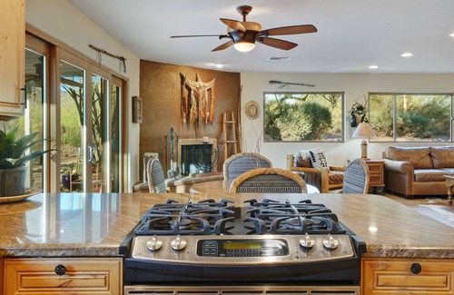 Azure Hills Estates House | Old Western Sonoran Desert Getaway