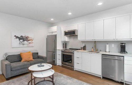 East Queen Anne Apartment | Old-Western Time Travelers Cowboys Sweet Suite